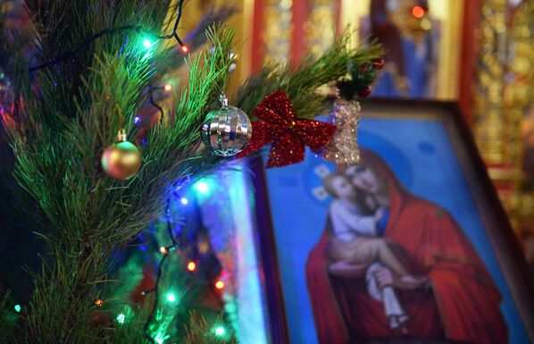Во время рождественского богослужения в храме Михаила Архангела в Грозном - Sputnik Молдова