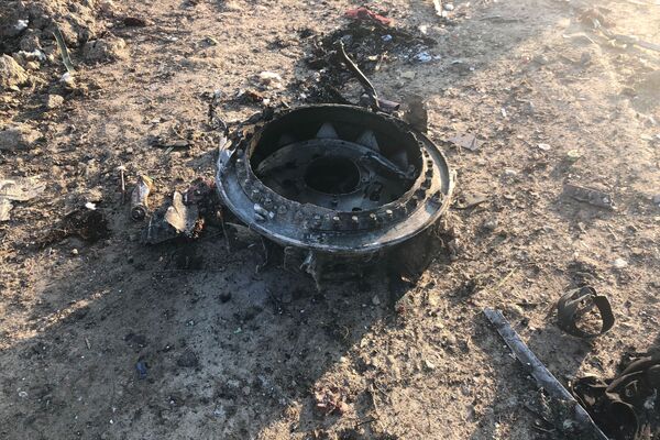 Обломки на месте крушения самолета в Иране - Sputnik Молдова