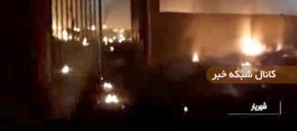 Кадр с видео пожара на месте крушения самолета в Иране Кадр с видео пожара на месте крушения самолета в Иране - Sputnik Moldova-România