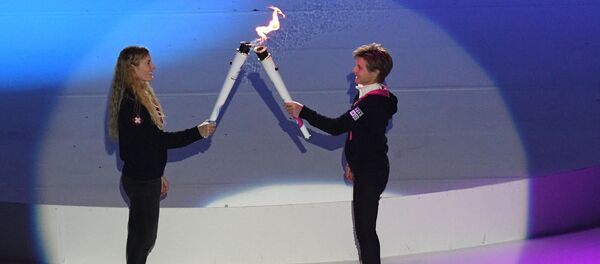 Церемония зажжения олимпийского огня во время открытия III зимних юношеских Олимпийских игр - Sputnik Молдова