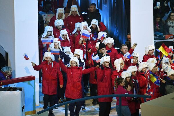 Выход российской делегации во время церемонии открытия III зимних юношеских Олимпийских игр  - Sputnik Молдова