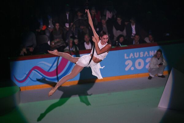 Артистка во время выступления на церемонии открытия III зимних юношеских Олимпийских игр - Sputnik Молдова