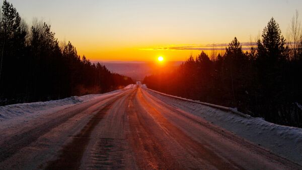 Автомобильная дорога между Иркутском и селом Большое Голоустное в Иркутской области - Sputnik Moldova