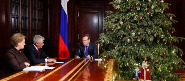 Премьер-министр РФ Д. Медведев встретился с министром внутренних дел РФ В. Колокольцевым и главой Роспотребнадзора А. Поповой Премьер-министр РФ Д. Медведев встретился с министром внутренних дел РФ В. Колокольцевым и главой Роспотребнадзора А. Поповой - Sputnik Молдова