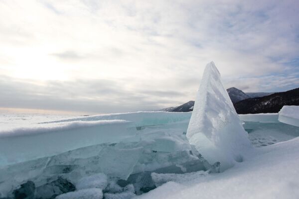 Лед на озере Байкал - Sputnik Moldova