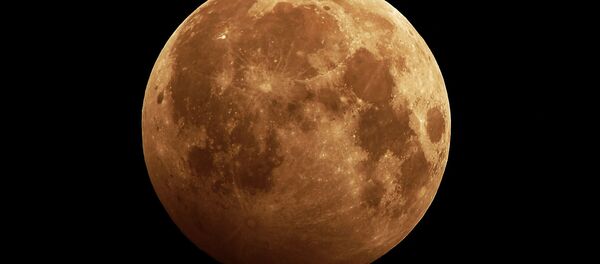 Лунное затмение в небе над сибирской тайгой неподалеку от Красноярска Лунное затмение в небе над сибирской тайгой неподалеку от Красноярска - Sputnik Молдова