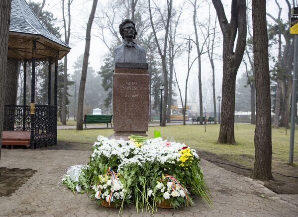 Poetul Mihai Eminescu împlinește 170 de ani de la naștere. - Sputnik Moldova