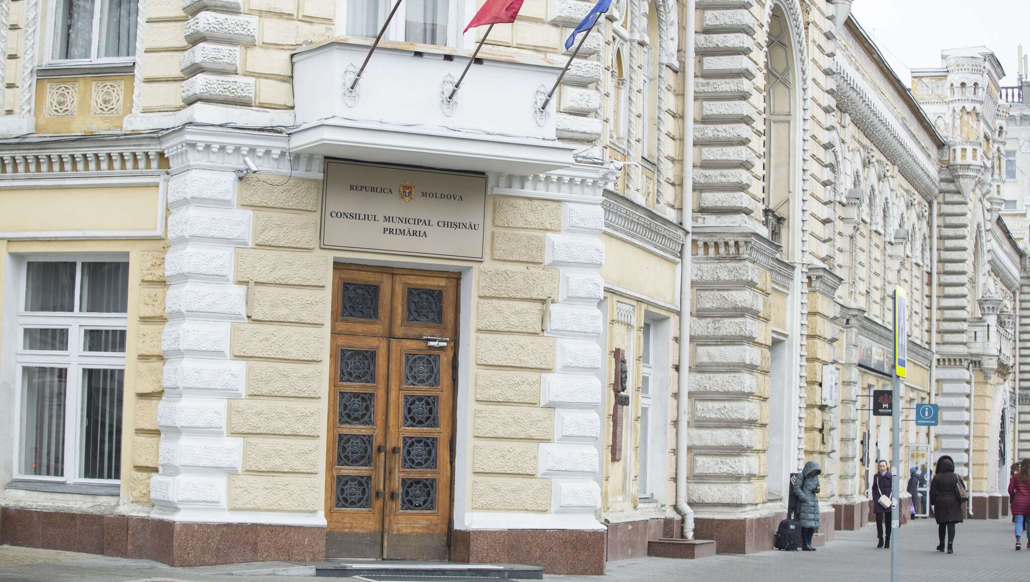 Primaria chisinau. Примэрия Кишинева. Здание мэрии Кишинева. Госадминистрация Кишинев.