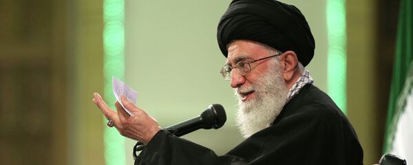 In this picture released by the official website of the office of the Iranian supreme leader, Supreme Leader Ayatollah Ali Khamenei delivers his speech in a meeting with a group of religious performers in Tehran, Iran, Thursday, April 9, 2015 - Sputnik Moldova
