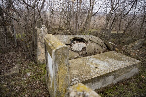 Plăci funerare vechi din Cimitirul evreiesc din Cimișlia - Sputnik Moldova