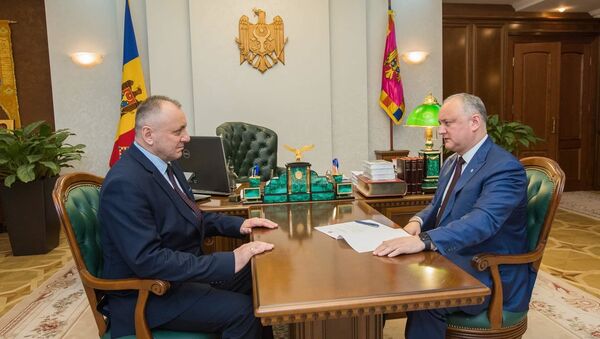 Президент Молдовы Игорь Додон и новый советник в области местной публичной администрации и регионального развития Геннадий Юрко - Sputnik Молдова