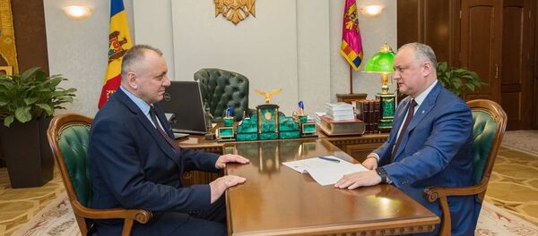 Президент Молдовы Игорь Додон и новый советник в области местной публичной администрации и регионального развития Геннадий Юрко Президент Молдовы Игорь Додон и новый советник в области местной публичной администрации и регионального развития Геннадий Юрко - Sputnik Молдова
