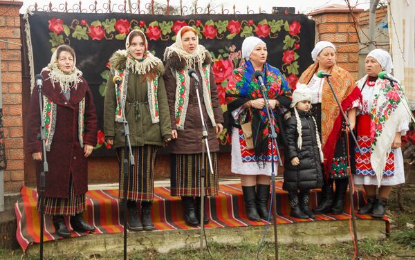 Фестиваль «Киралейса лейса...» в селе Терновка, посвященный завершению святочных праздников - Sputnik Молдова