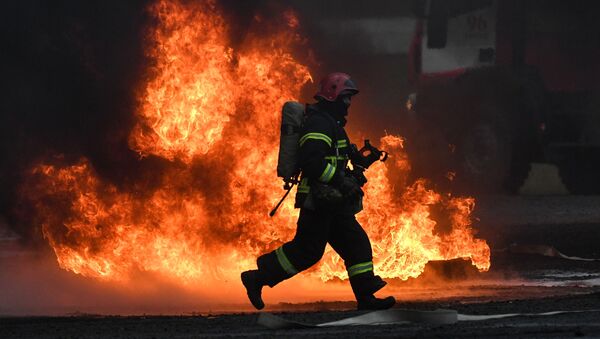 Тушение пожара, архивное фото.  - Sputnik Молдова