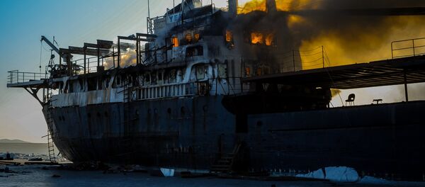 Судно Yeruslan горит у берегов Владивостока в акватории Амурского залива - Sputnik Moldova-România