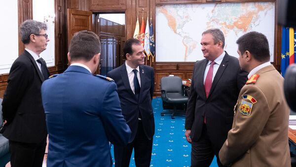 Întâlnire de lucru a premierului Ludovic Orban cu ministrul apărării naționale, Ionel Nicolae Ciucă - Sputnik Moldova-România