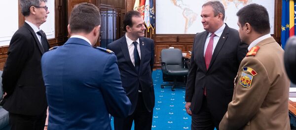 Întâlnire de lucru a premierului Ludovic Orban cu ministrul apărării naționale, Ionel Nicolae Ciucă - Sputnik Moldova-România