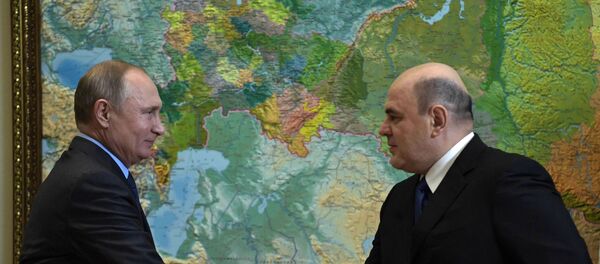 Президент РФ В. Путин провел встречу с руководителем ФНС М. Мишустиным в Сочи - Sputnik Moldova