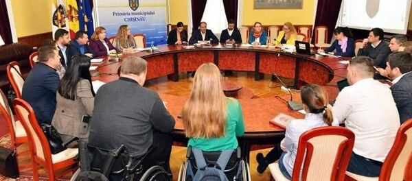 Примар Кишинева Ион Чебан обсудил проблемы, с которыми сталкиваются люди с особыми потребностями Примар Кишинева Ион Чебан обсудил проблемы, с которыми сталкиваются люди с особыми потребностями - Sputnik Молдова