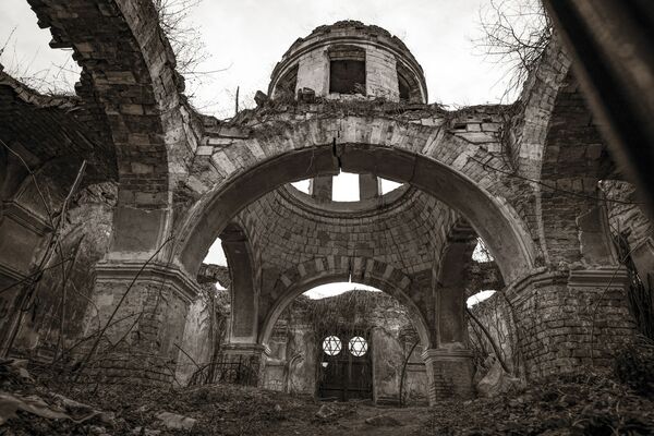 Cu regret, cimitirul a ajuns într-o stare avansată de degradare. - Sputnik Moldova
