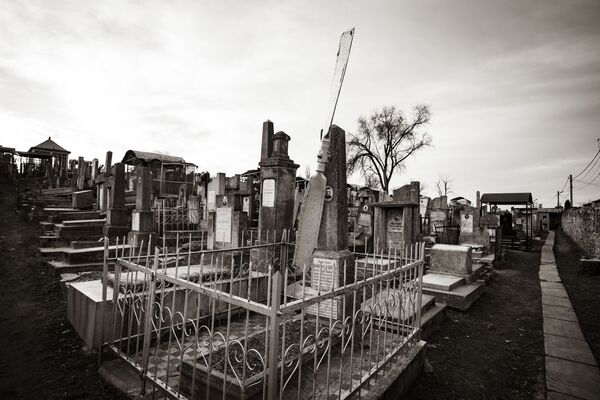 Cimitirul evreiesc din Chișinău, amplasat pe strada Milano, sectorul Buiucani. - Sputnik Moldova
