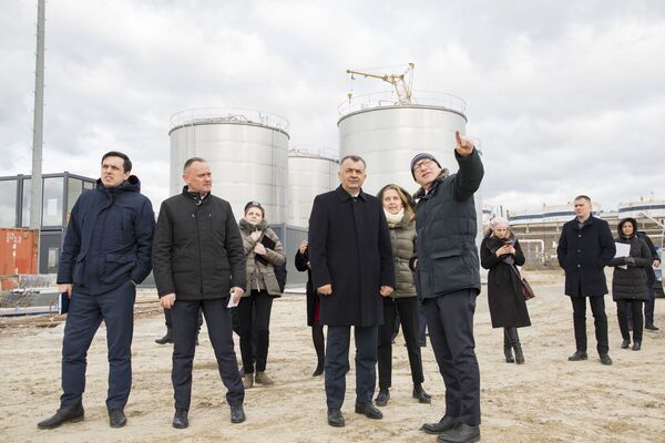 Путь к морям и океанам: глава кабмина проинспектировал порт в Джурджулештах Путь к морям и океанам: глава кабмина проинспектировал порт в Джурджулештах - Sputnik Молдова