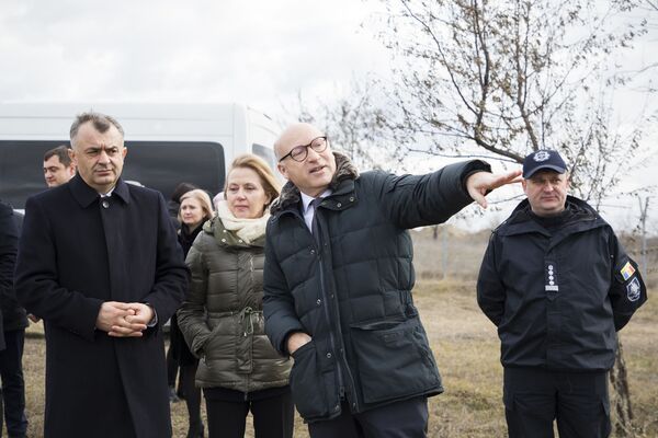 Путь к морям и океанам: глава кабмина проинспектировал порт в Джурджулештах Путь к морям и океанам: глава кабмина проинспектировал порт в Джурджулештах - Sputnik Молдова