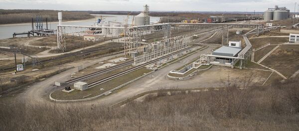 Премьер Ион Кику побывал с рабочей поездкой в Джурджулештах, где ознакомился с работой международного порта. Премьер Ион Кику побывал с рабочей поездкой в Джурджулештах, где ознакомился с работой международного порта. - Sputnik Молдова