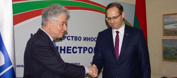 Cпецпредставитель действующего председателя ОБСЕ Томас Майер-Хартинг и глава внешнеполитического ведомства Приднестровья Виталий Игнатьев - Sputnik Молдова