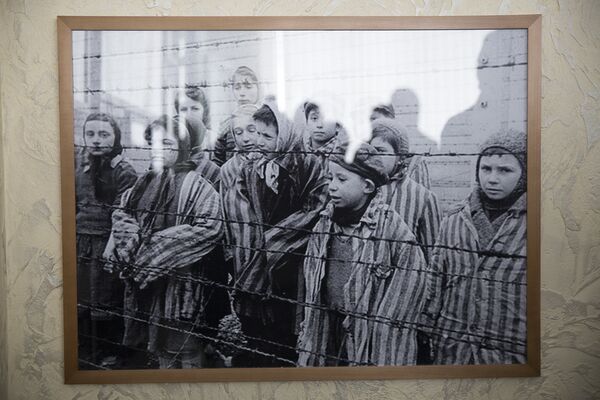 Fotografie cu copiii deținuți ai unui lagăr de concentrare - Sputnik Moldova