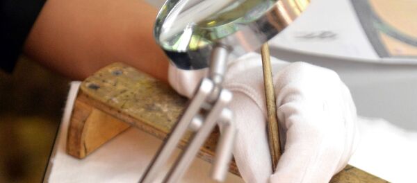 Медаль в честь переименования аэропортов выпущена в Челябинске - Sputnik Молдова