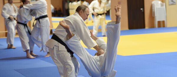 Президент РФ В. Путин встретился с членами сборной команды РФ по дзюдо - Sputnik Moldova