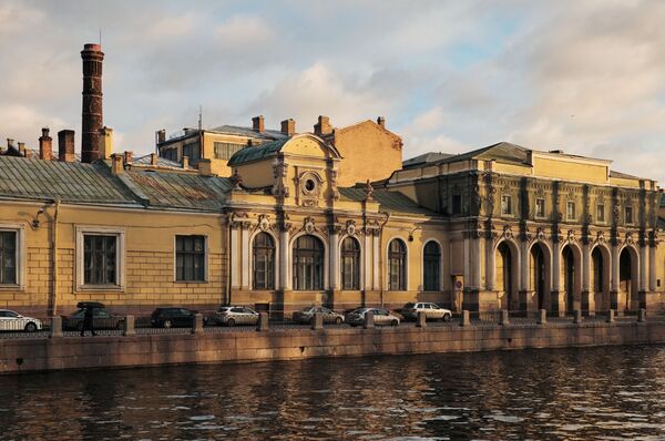 Вид на комплекс зданий в районе Соляной городок с набережной реки Фонтанки в Санкт-Петербурге - Sputnik Moldova-România