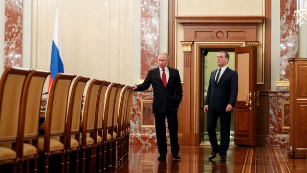 Президент РФ Владимир Путин и председатель правительства РФ Дмитрий Медведев - Sputnik Молдова