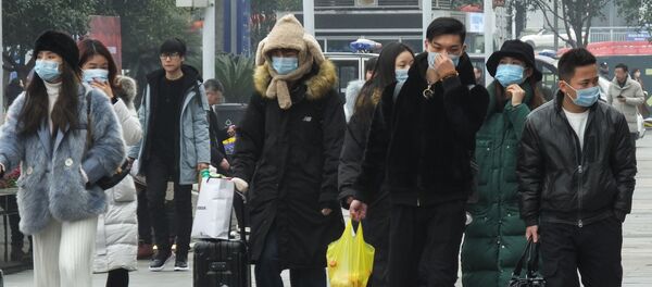 Жители Китая в масках, прибывающие на железнодорожный вокзал, архивное фото Жители Китая в масках, прибывающие на железнодорожный вокзал, архивное фото - Sputnik Молдова