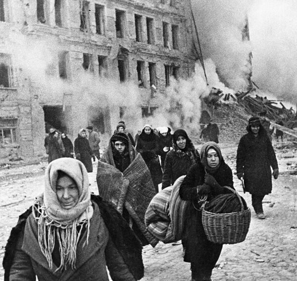 Жители блокадного Ленинграда. 9 декабря 1942 года - Sputnik Moldova-România