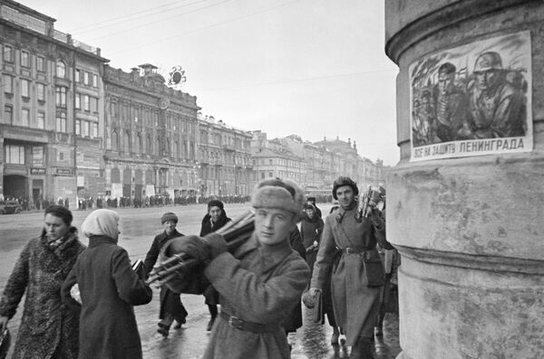 На Невском проспекте блокадного Ленинграда, 1941 год - Sputnik Moldova-România