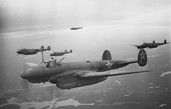 Бомбардировщики 14-й воздушной Армия поддерживают войска Волховского фронта при прорыве блокады Ленинграда, 1 января 1943 года - Sputnik Moldova-România