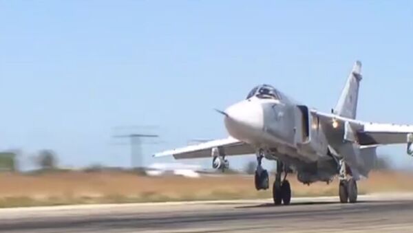 СПУТНИК_Момент сброса бомбы с российского самолета Су-24М на боевом вылете в Сирии - Sputnik Молдова