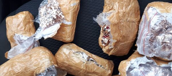 Гражданин Молдовы приговорен к тюремному заключению за контрабанду предметов из золота и серебра - Sputnik Молдова