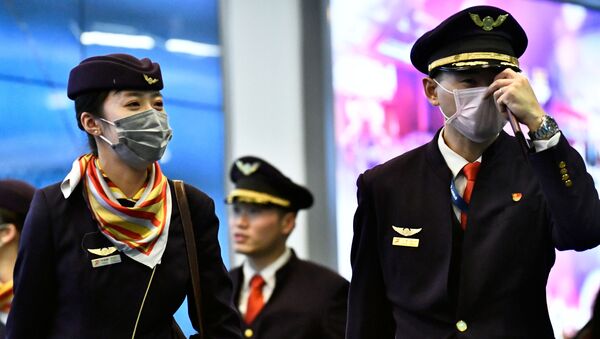 Экипаж воздушного судна в медицинских маска в аэропорту Ванкувера в Ричмонде, Канада - Sputnik Moldova-România
