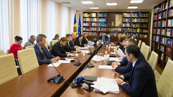 Comisia de Control al Finanțelor Publice a audiat raportul auditului performanței privind gestionarea mijloacelor Fondului Național pentru Dezvoltare Regională, prezentat de Curtea de Conturi - Sputnik Moldova