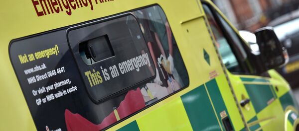 A National Health Service ambulance is seen in central London - Sputnik Moldova-România