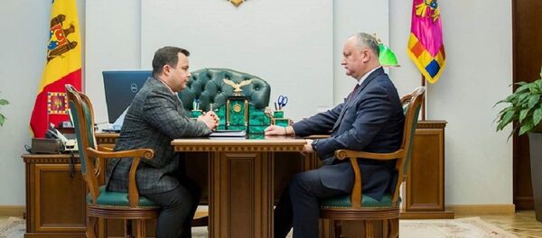 Президент Молдовы Игорь Додон и глава СИБ Александр Есауленко - Sputnik Moldova