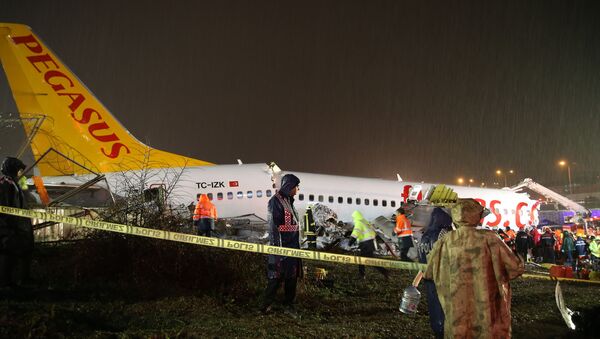 Самолет вылетел с взлетно-посадочной полосы в стамбульском аэропорту Сабиха Гекчен в Стамбуле - Sputnik Молдова
