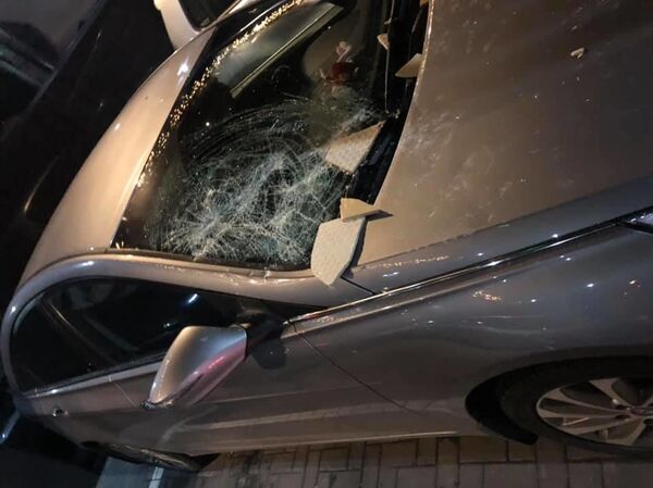 Непогода в Молдове — сильный ветер валил деревья на улицах столицы Непогода в Молдове — сильный ветер валил деревья на улицах столицы - Sputnik Молдова