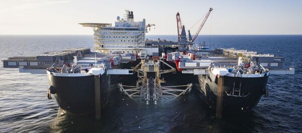 Pioneering Spirit устанавливает трубопровод в шведских водах, архивное фото Pioneering Spirit устанавливает трубопровод в шведских водах, архивное фото - Sputnik Moldova