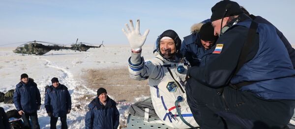 Посадка пилотируемого корабля Союз МС-13 - Sputnik Moldova