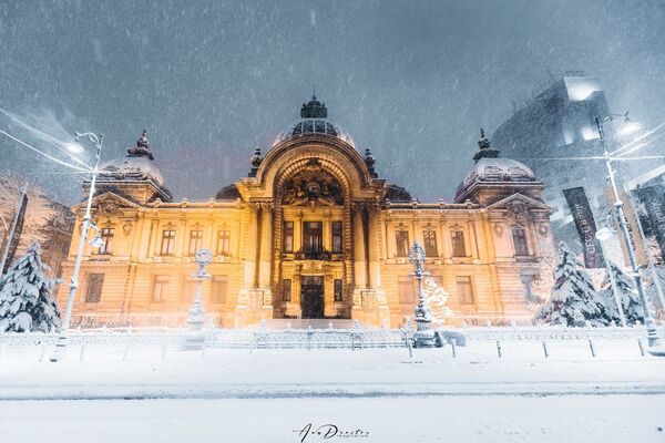 Prima zăpadă din 2020 în București. Clădirea CEC - Sputnik Moldova-România