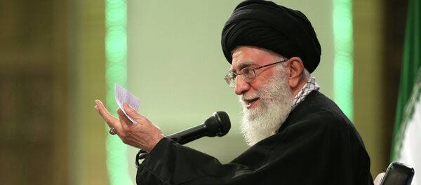 In this picture released by the official website of the office of the Iranian supreme leader, Supreme Leader Ayatollah Ali Khamenei delivers his speech in a meeting with a group of religious performers in Tehran, Iran, Thursday, April 9, 2015 - Sputnik Moldova